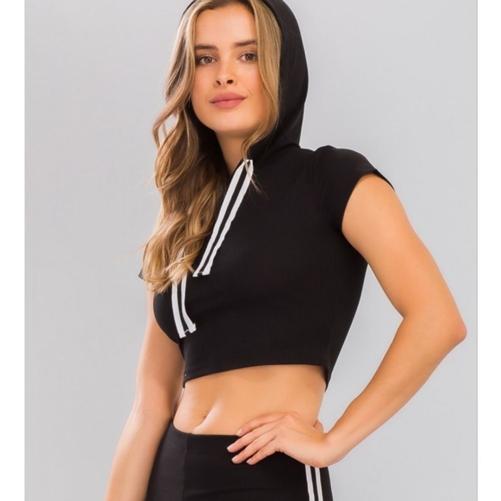 NWT STRIPE TRIM HOODED CROP TOP & LEGGINGS SET - Picture 3 of 8